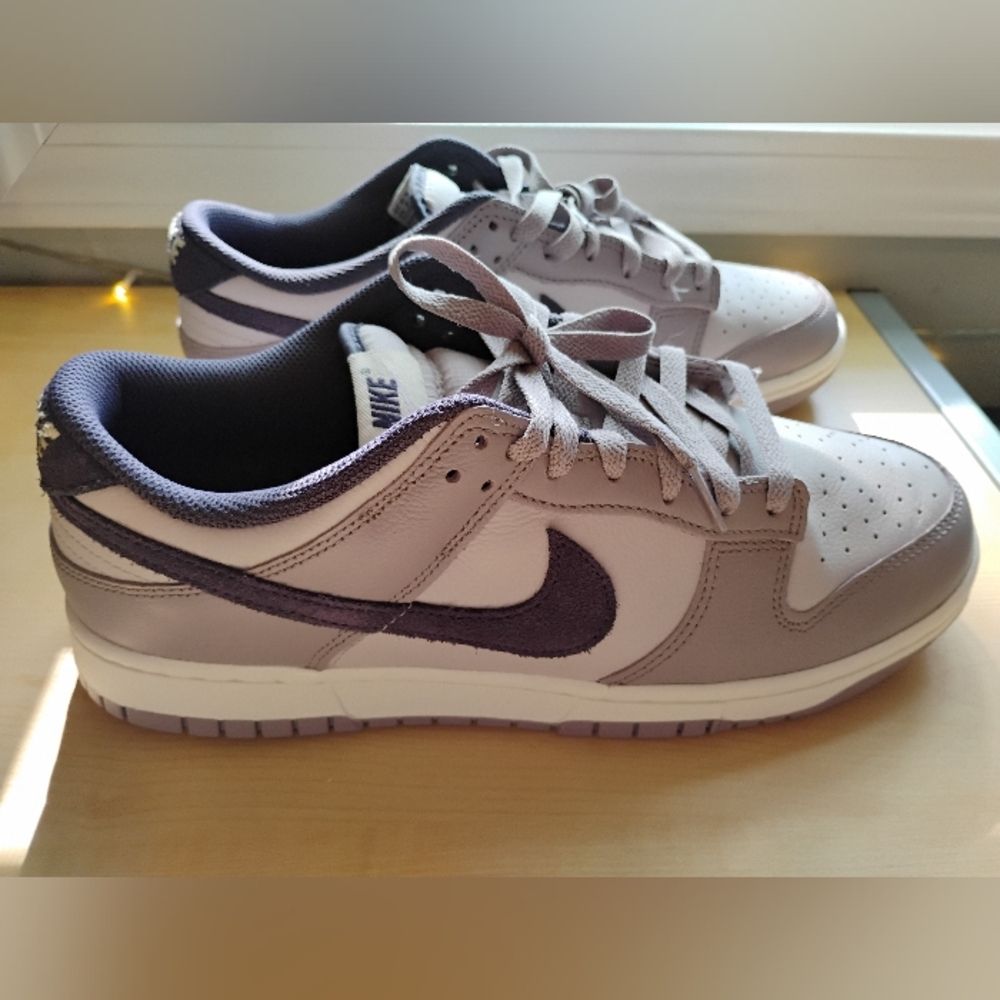 Nike Men’s Athletic Shoes Gray and Purple Low-Top Sneakers